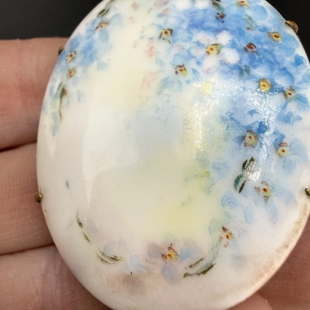 Vintage Victorian Brooch‎ Hand Painted Flower Porcelain